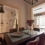 Historic 2br Nisantasi Sisli Flat High Ceilings Apartment Istanbul