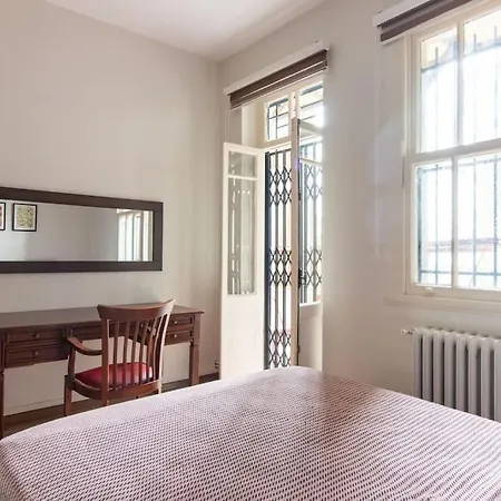 Historic 2br Nisantasi Sisli Flat High Ceilings * Κωνσταντινούπολη