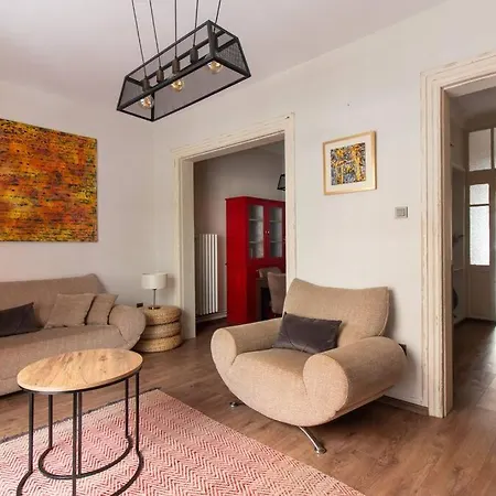 Historic 2br Nisantasi Sisli Flat High Ceilings