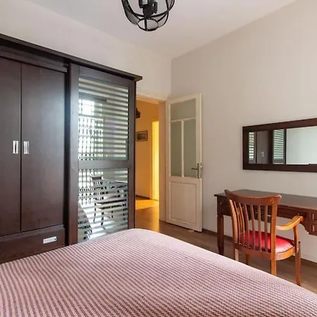 Historic 2br Nisantasi Sisli Flat High Ceilings