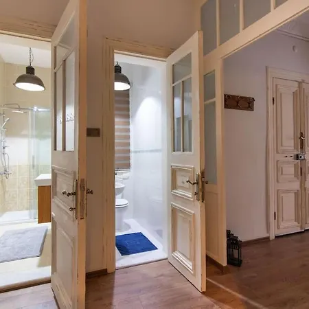 Historic 2br Nisantasi Sisli Flat High Ceilings Lejlighed