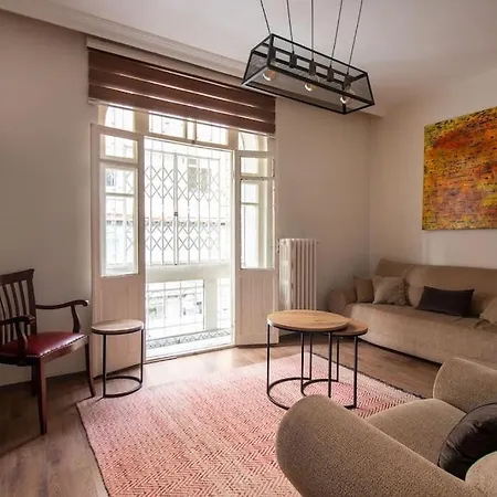 Historic 2br Nisantasi Sisli Flat High Ceilings شقة *