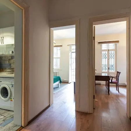 Historic 2br Nisantasi Sisli Flat High Ceilings اسطنبول