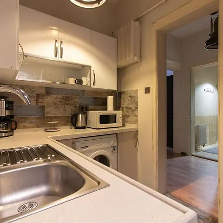 Historic 2br Nisantasi Sisli Flat High Ceilings Lägenhet *